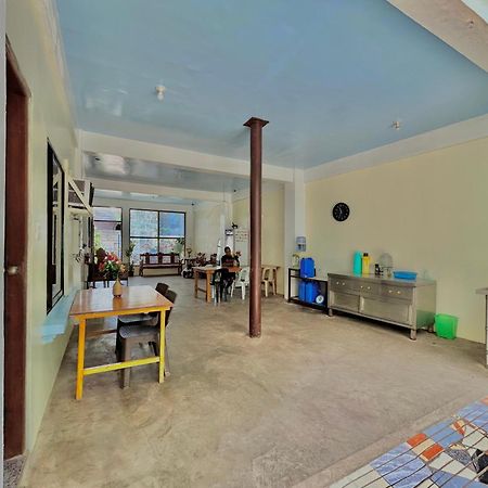 Carillo Guest House Coron Buitenkant foto