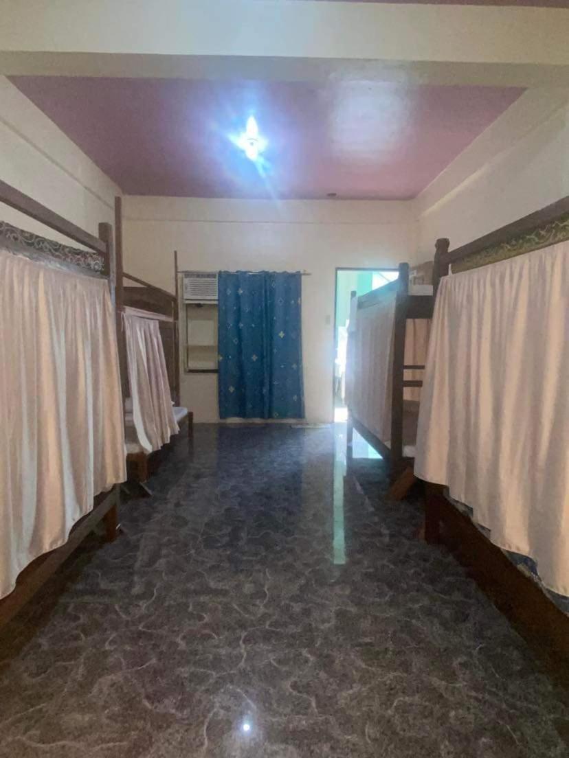 Carillo Guest House Coron Buitenkant foto