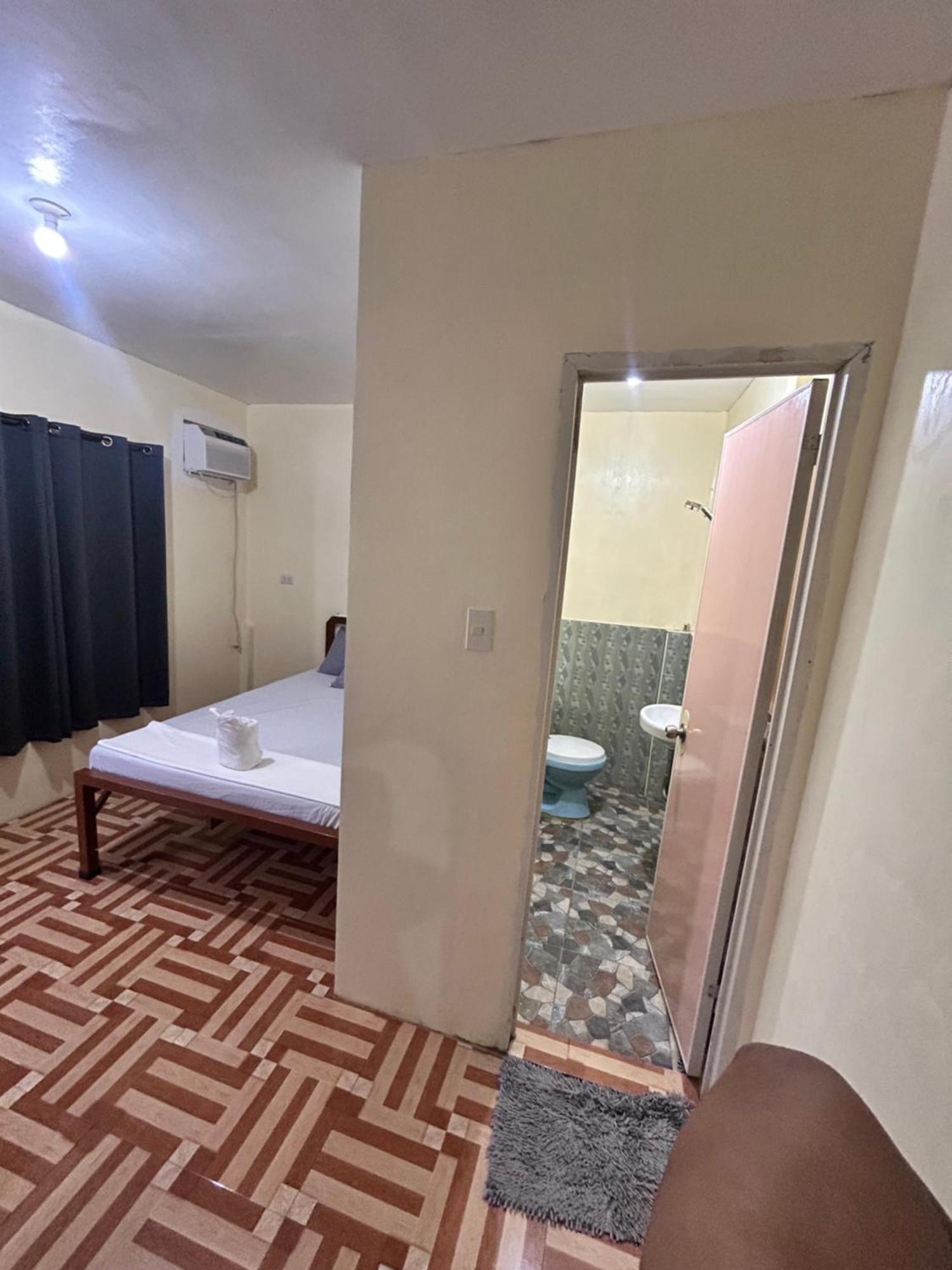 Carillo Guest House Coron Buitenkant foto