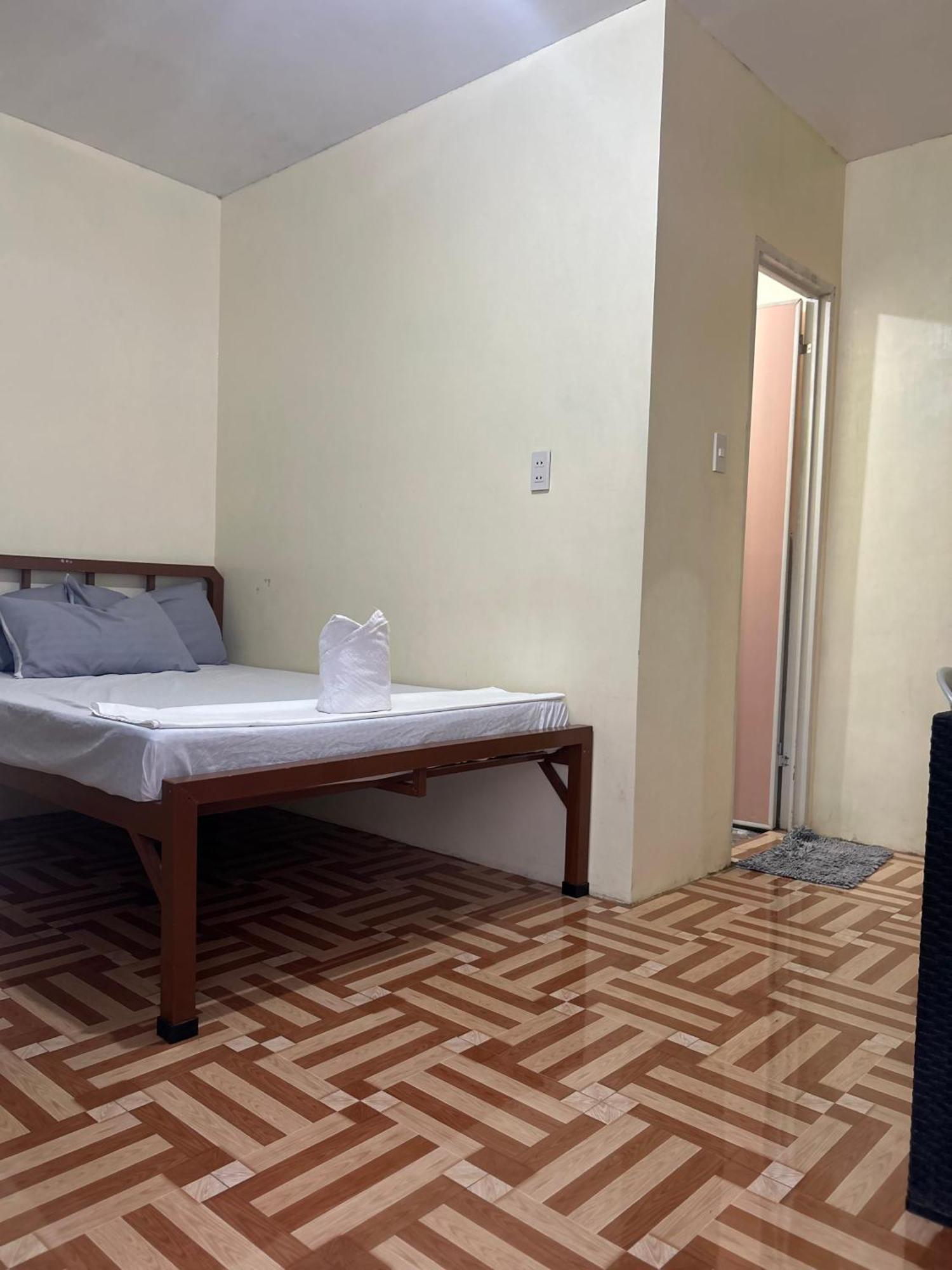 Carillo Guest House Coron Buitenkant foto