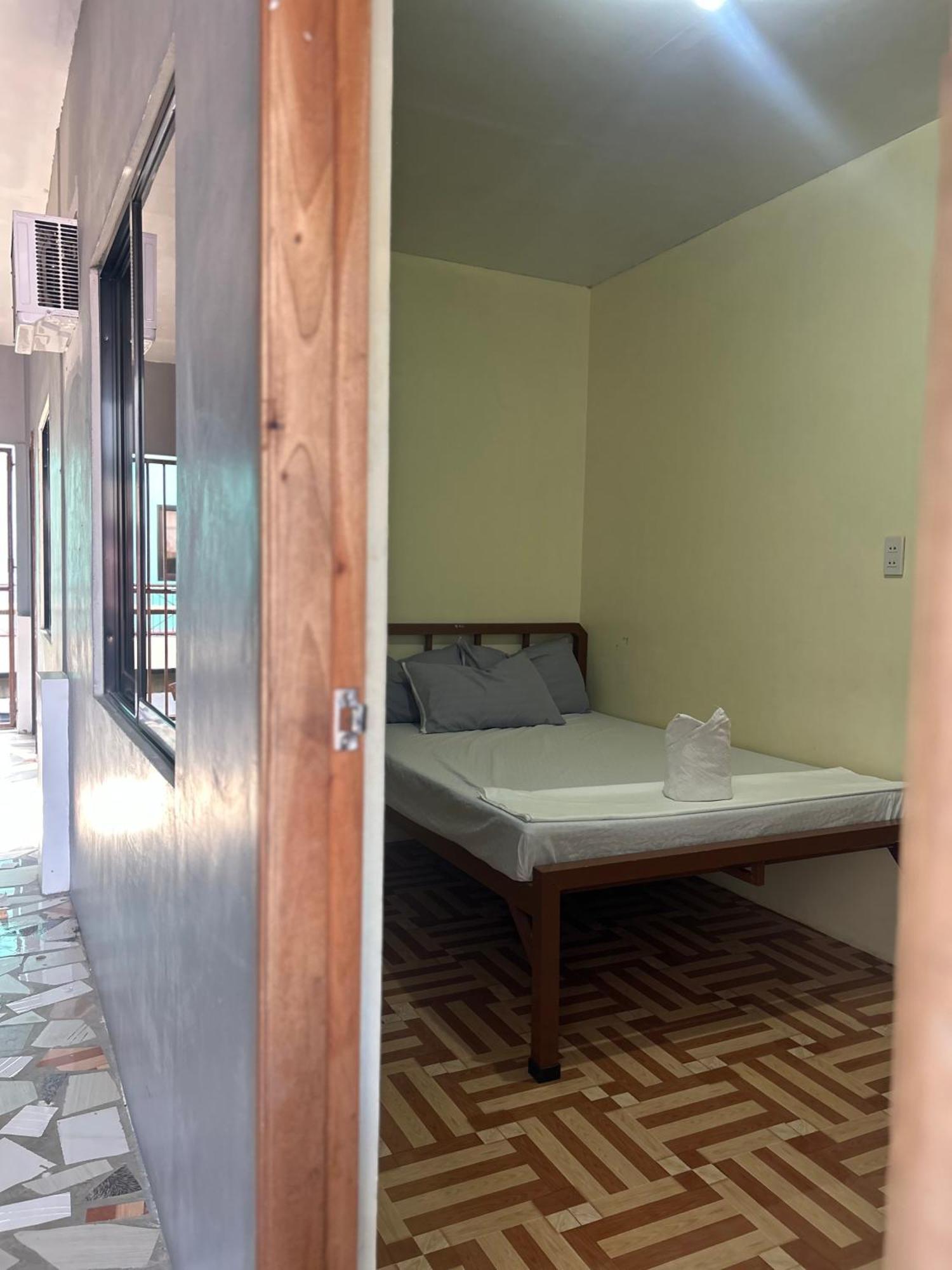Carillo Guest House Coron Buitenkant foto