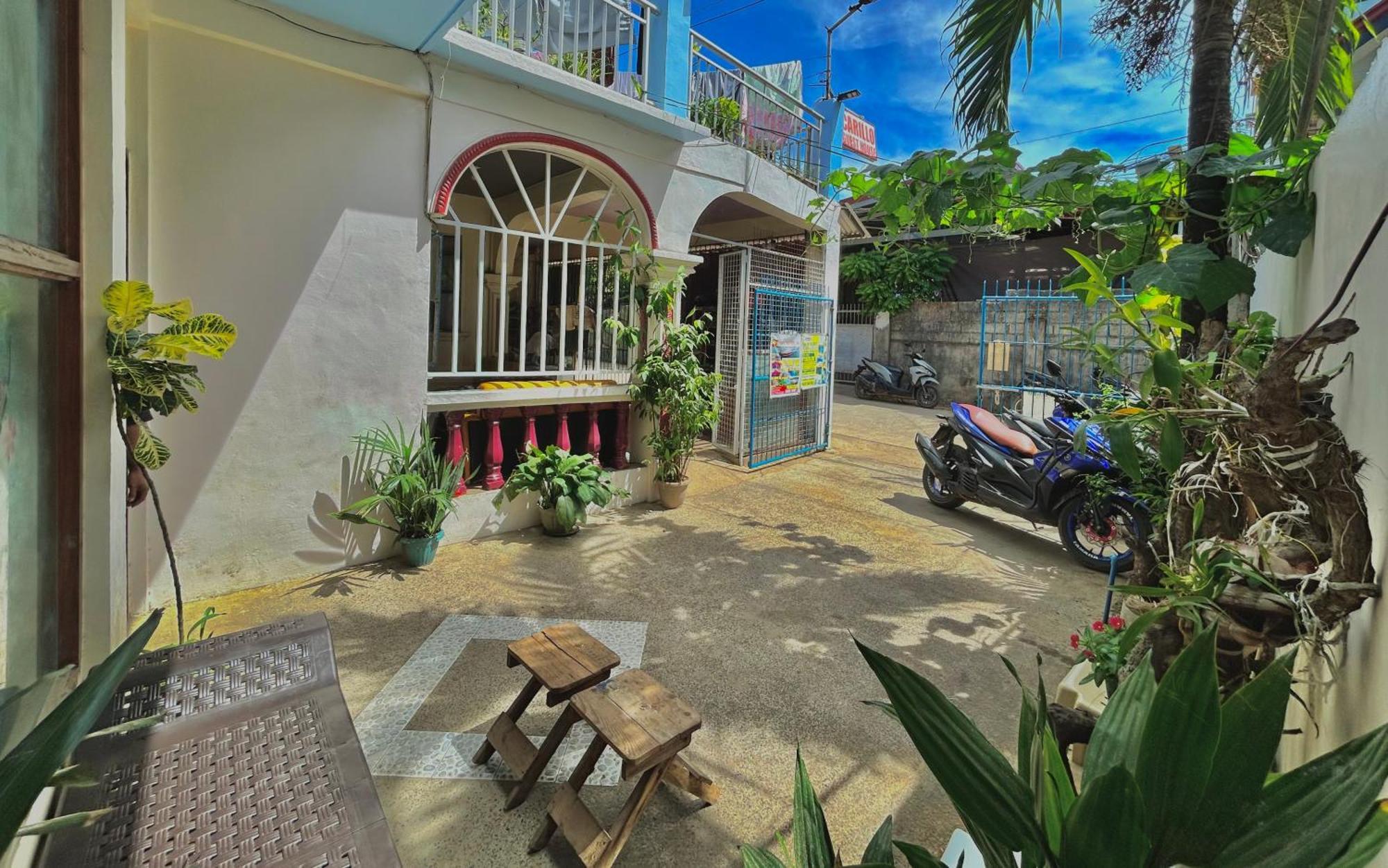 Carillo Guest House Coron Buitenkant foto