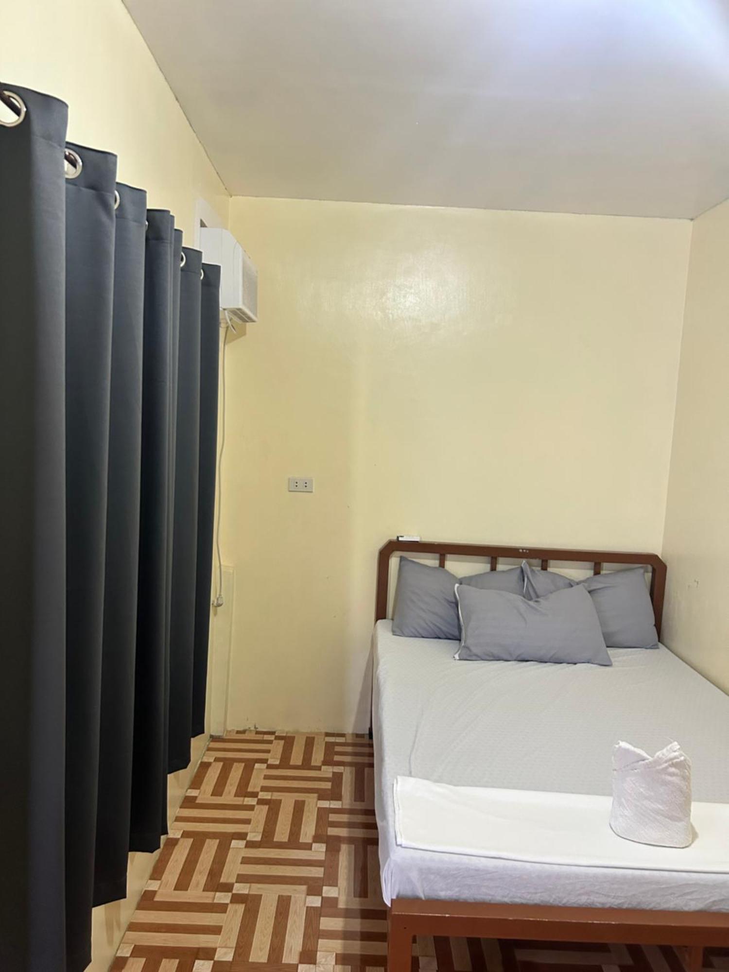 Carillo Guest House Coron Buitenkant foto