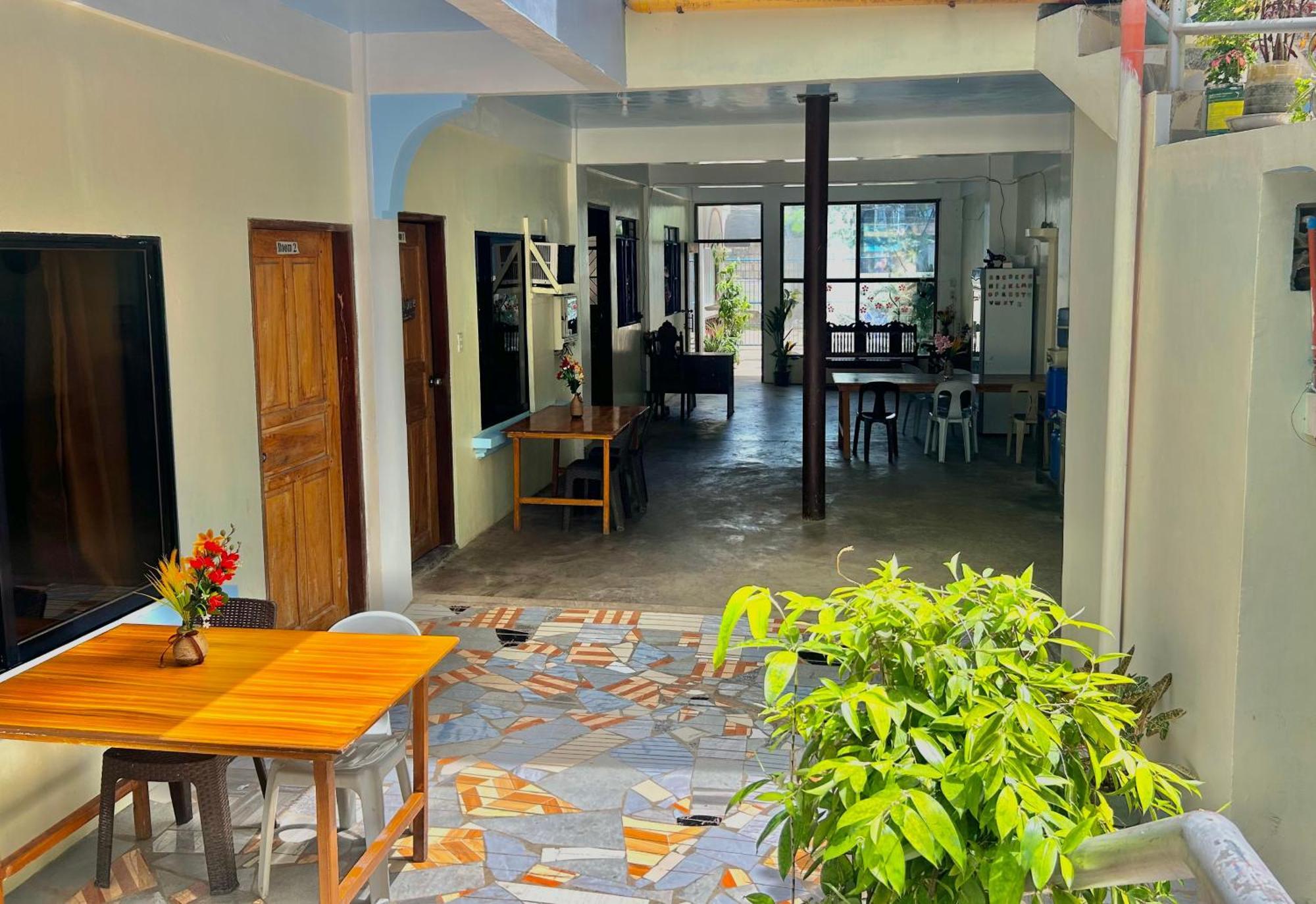 Carillo Guest House Coron Buitenkant foto