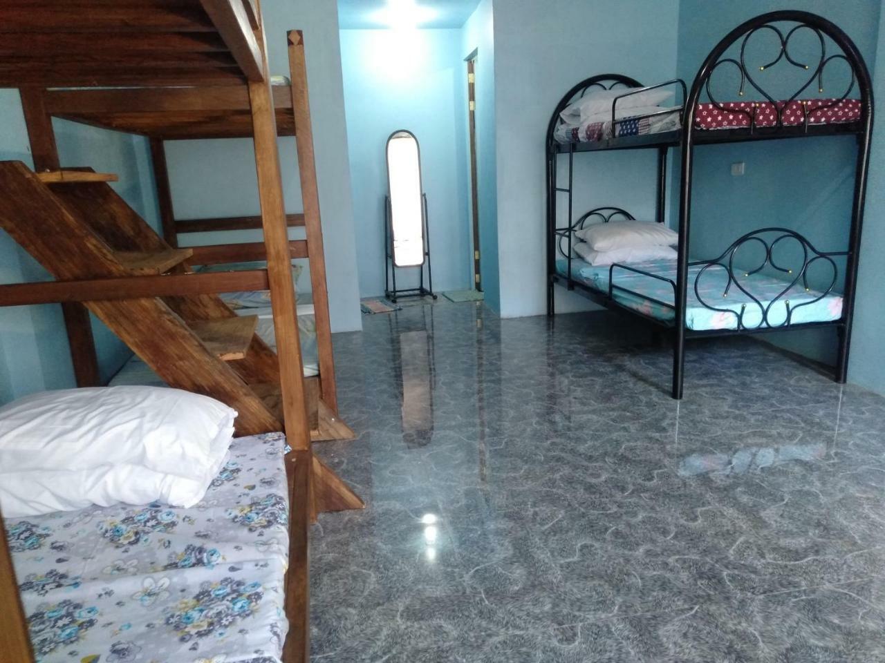 Carillo Guest House Coron Buitenkant foto