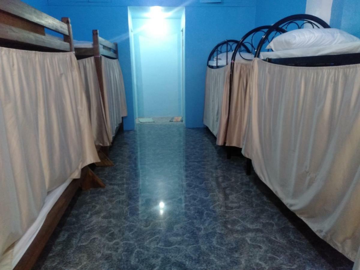 Carillo Guest House Coron Buitenkant foto